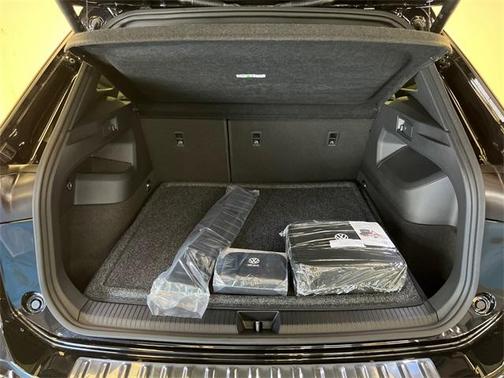 2025 Volkswagen Tiguan 2.0T SEL R-Line