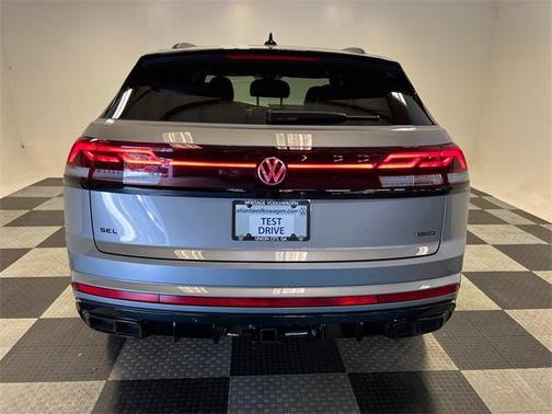 2025 Volkswagen Atlas Cross Sport 2.0T SEL R-Line Black