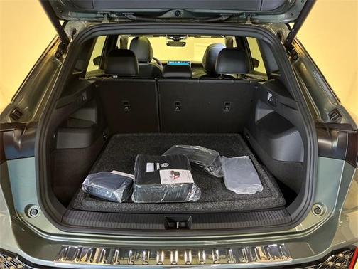 2025 Volkswagen Tiguan 2.0T SE R-Line Black
