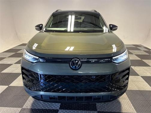 2025 Volkswagen Tiguan 2.0T SE R-Line Black