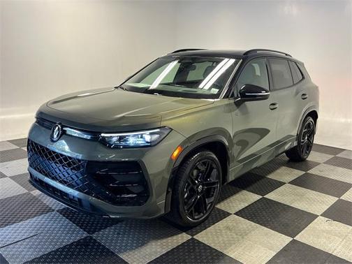 2025 Volkswagen Tiguan 2.0T SE R-Line Black