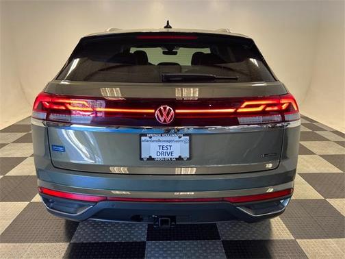 2025 Volkswagen Atlas Cross Sport 2.0T SE w/Technology