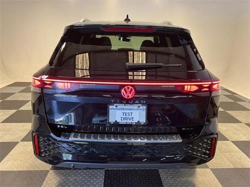 2025 Volkswagen Tiguan 2.0T SEL R-Line