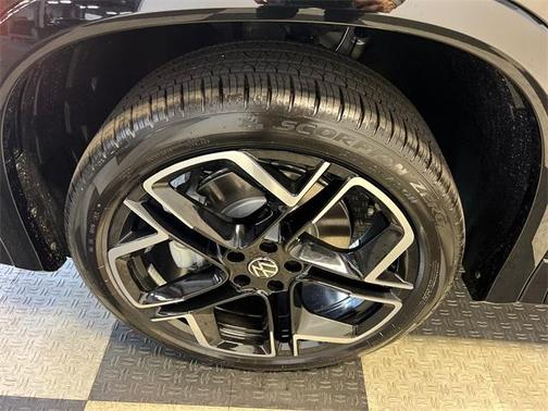 2025 Volkswagen Tiguan 2.0T SEL R-Line