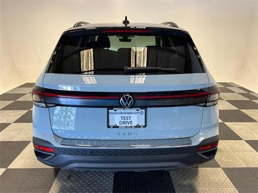 2025 Volkswagen Taos 1.5T SE Black