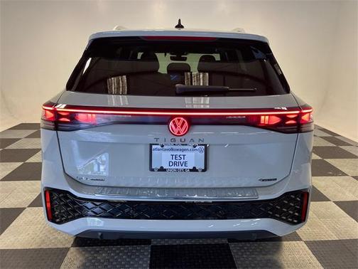 2026 Volkswagen Tiguan 2.0T SEL R-Line