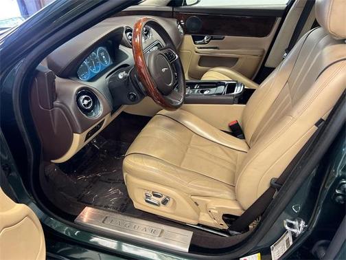 2012 Jaguar XJ Base