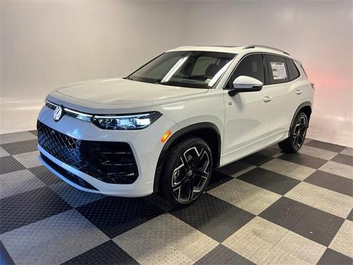 2026 Volkswagen Tiguan 2.0T SEL R-Line