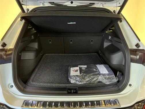 2026 Volkswagen Tiguan 2.0T SEL R-Line