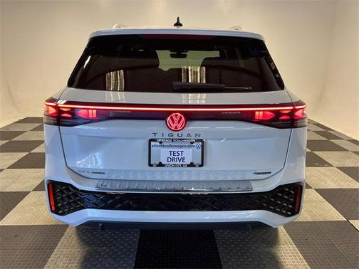 2026 Volkswagen Tiguan 2.0T SEL R-Line