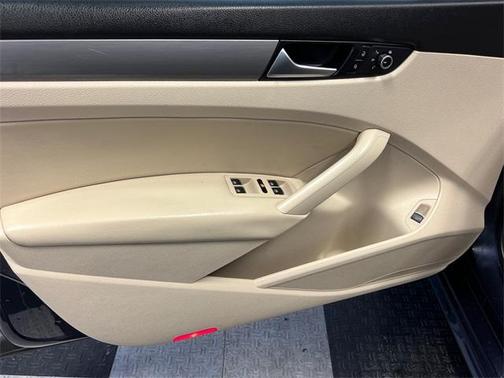 2014 Volkswagen Passat 1.8T SE