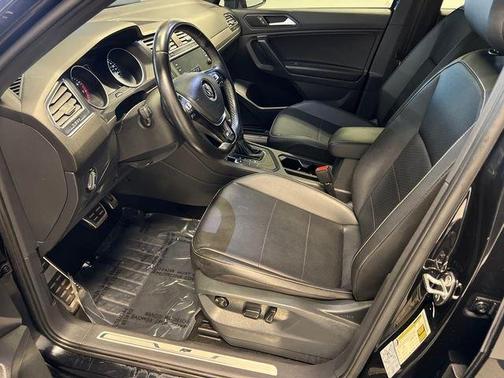 Deep Black Pearl Effect 2021 Volkswagen Tiguan 2.0T SE R-Line Black