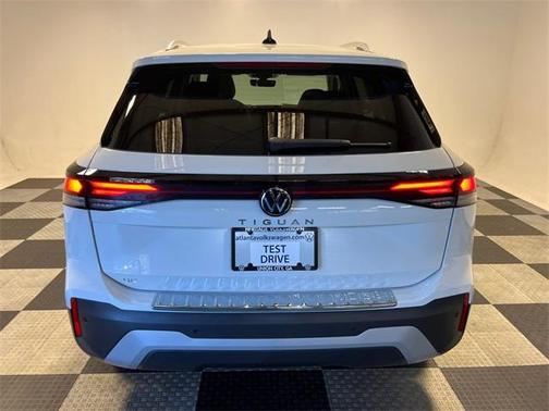 2026 Volkswagen Tiguan 2.0T SE