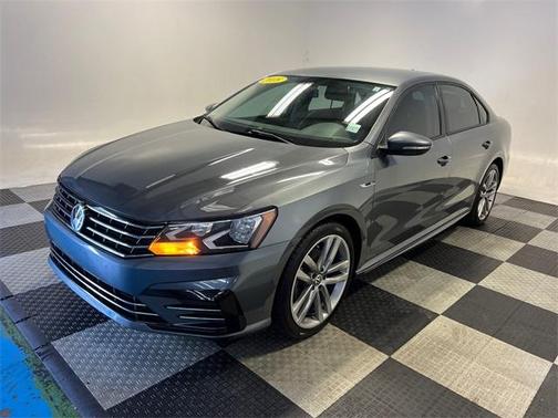 2018 Volkswagen Passat 2.0T R-Line