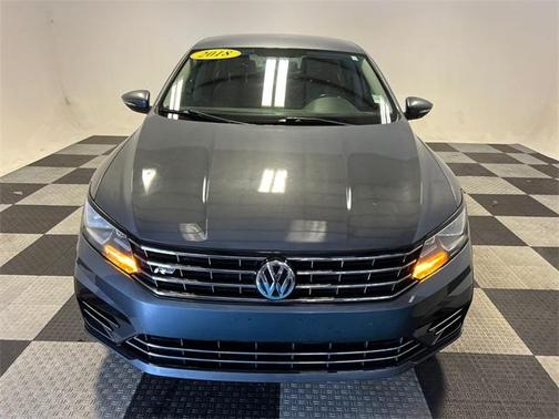 2018 Volkswagen Passat 2.0T R-Line
