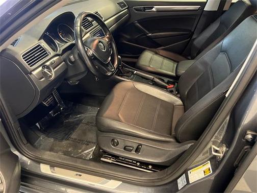 2018 Volkswagen Passat 2.0T R-Line