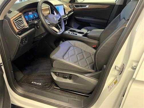 2025 Volkswagen Atlas 2.0T SE