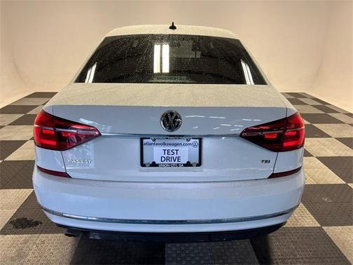 2017 Volkswagen Passat 1.8T R-Line