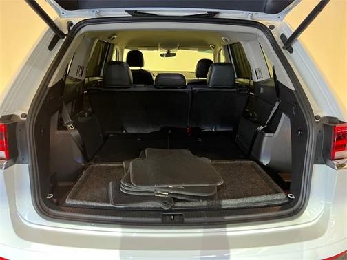 2023 Volkswagen Atlas 3.6L SE w/Technology