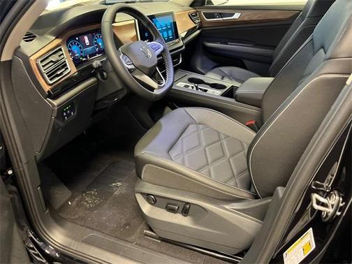 2025 Volkswagen Atlas 2.0T SE