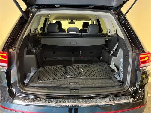 2025 Volkswagen Atlas 2.0T SE