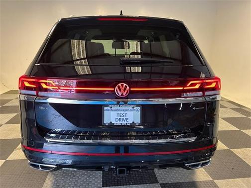 2025 Volkswagen Atlas 2.0T SEL Premium R-Line