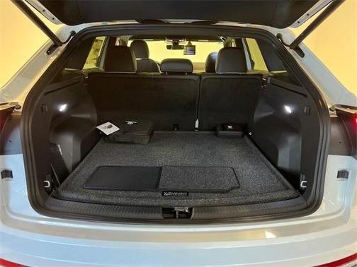 2025 Volkswagen Atlas Cross Sport 2.0T SEL Premium R-Line