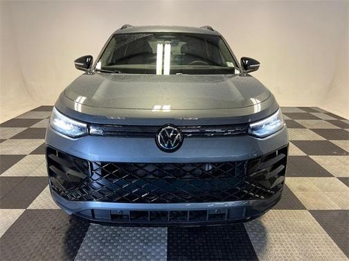 2025 Volkswagen Tiguan 2.0T SE R-Line Black