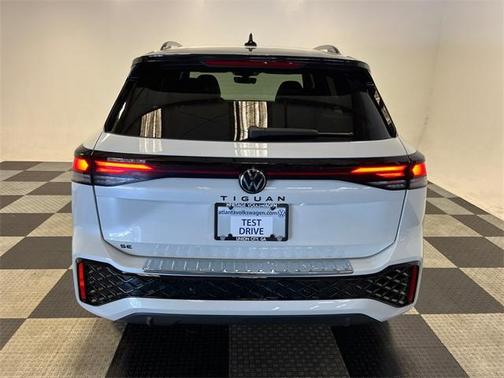 2025 Volkswagen Tiguan 2.0T SE R-Line Black