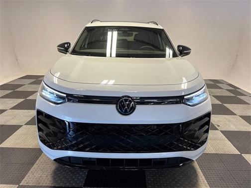 2025 Volkswagen Tiguan 2.0T SE R-Line Black