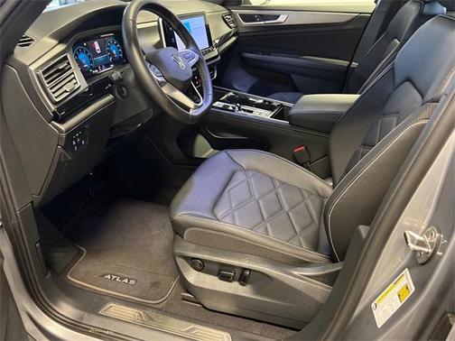 2024 Volkswagen Atlas Cross Sport 2.0T SE w/Technology