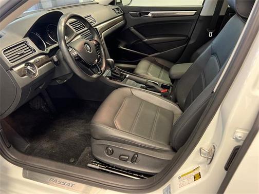 2018 Volkswagen Passat 2.0T SE w/ Technology