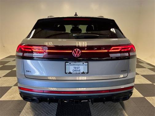 2025 Volkswagen Atlas Cross Sport 2.0T SEL R-Line Black