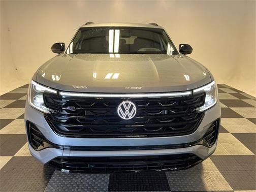 2025 Volkswagen Atlas Cross Sport 2.0T SEL R-Line Black
