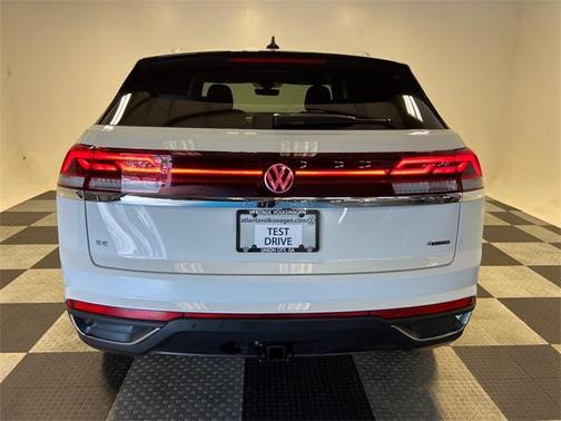 2025 Volkswagen Atlas Cross Sport 2.0T SE w/Technology