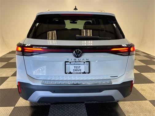 2026 Volkswagen Tiguan 2.0T SE