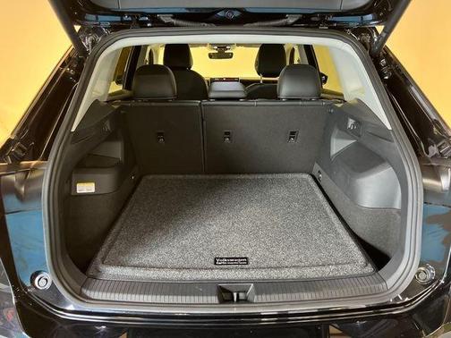 Deep Black Pearl Effect 2025 Volkswagen Tiguan 2.0T SE