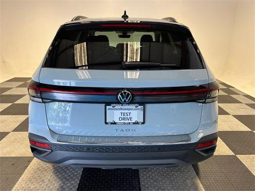 2025 Volkswagen Taos 1.5T SE Black