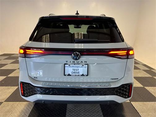 2026 Volkswagen Tiguan 2.0T SE R-Line Black