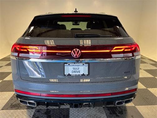 2025 Volkswagen Atlas Cross Sport 2.0T SEL Premium R-Line