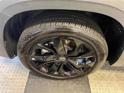 2024 Volkswagen Taos 1.5T SE Black