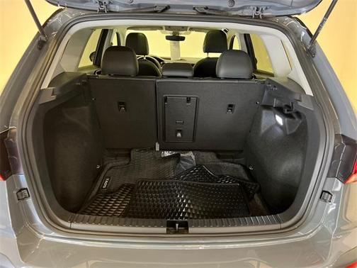 2024 Volkswagen Taos 1.5T SE Black