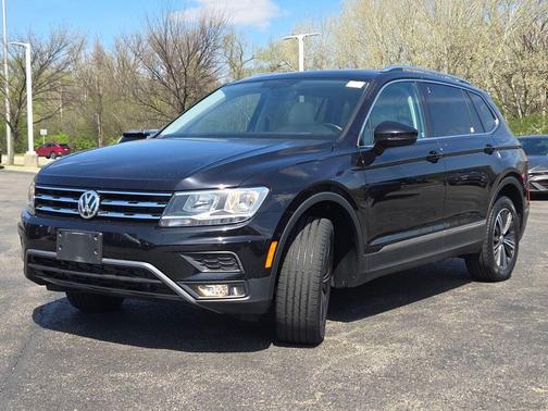 Deep Black Pearl Effect 2018 Volkswagen Tiguan 2.0T SEL