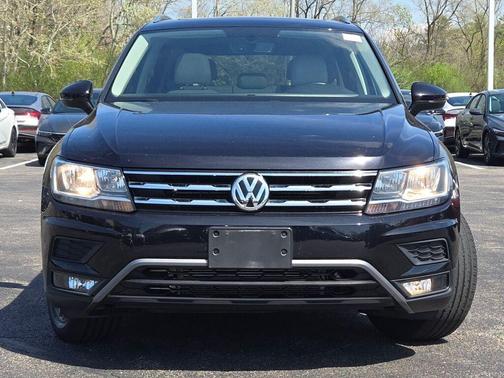 Deep Black Pearl Effect 2018 Volkswagen Tiguan 2.0T SEL