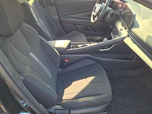2025 Hyundai ELANTRA HEV SEL Sport