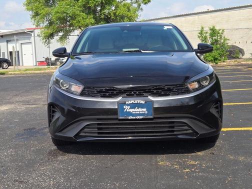 Aurora Black Pearl 2023 Kia Forte LXS