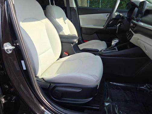 Aurora Black Pearl 2023 Kia Forte LXS