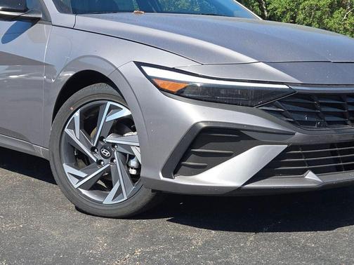 2025 Hyundai ELANTRA HEV SEL Sport