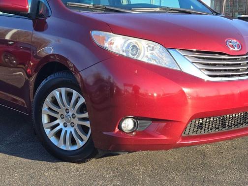 2017 Toyota Sienna XLE