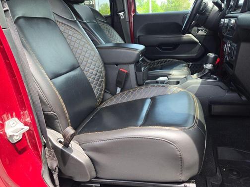 Snazzberry Pearlcoat 2021 Jeep Wrangler Unlimited Sahara Altitude